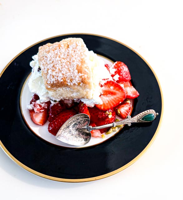 Buttermilk Biscuits With Strawberries and Cream